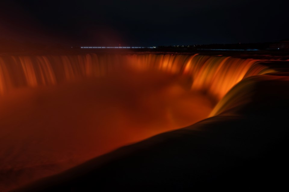 2024-09-26-np-horseshoe-falls-illumination