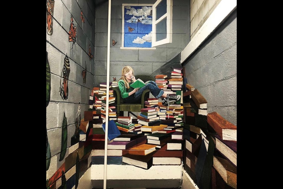 A world of books comes alive in Tim Nijenhus' painting. Photo: Supplied by Tim Nijenhus/@Ninehouseproductions (Instagram)