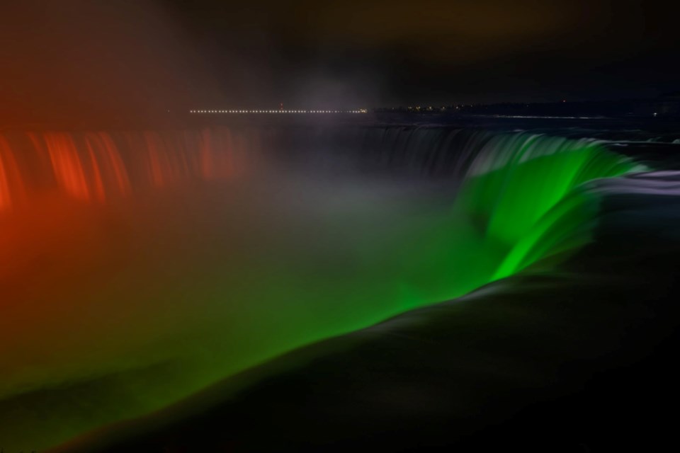 20240619niagarafallsjuneteenthillumination