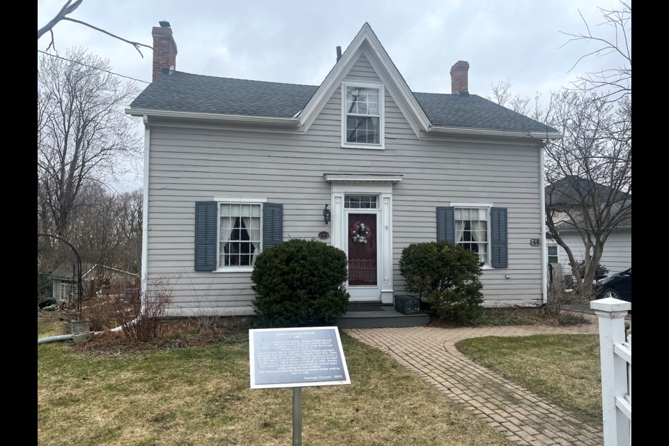 The Moore-Lampman House (1853) was built by Jones Moore, who ran a wholesale grocery business on Mill Street. He used the first and second Welland Canals to ship in goods for his business. The home itself is a one and one-half storey timber frame house with a gable roof and Greek Revival-style eaves returns. 