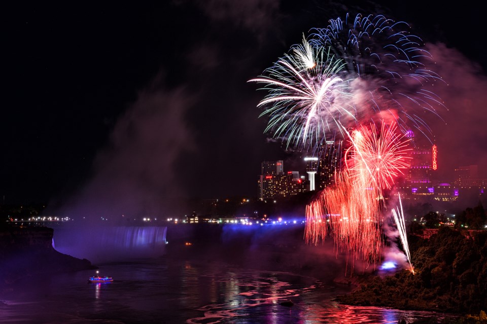 20241210-niagara-falls-fireworks