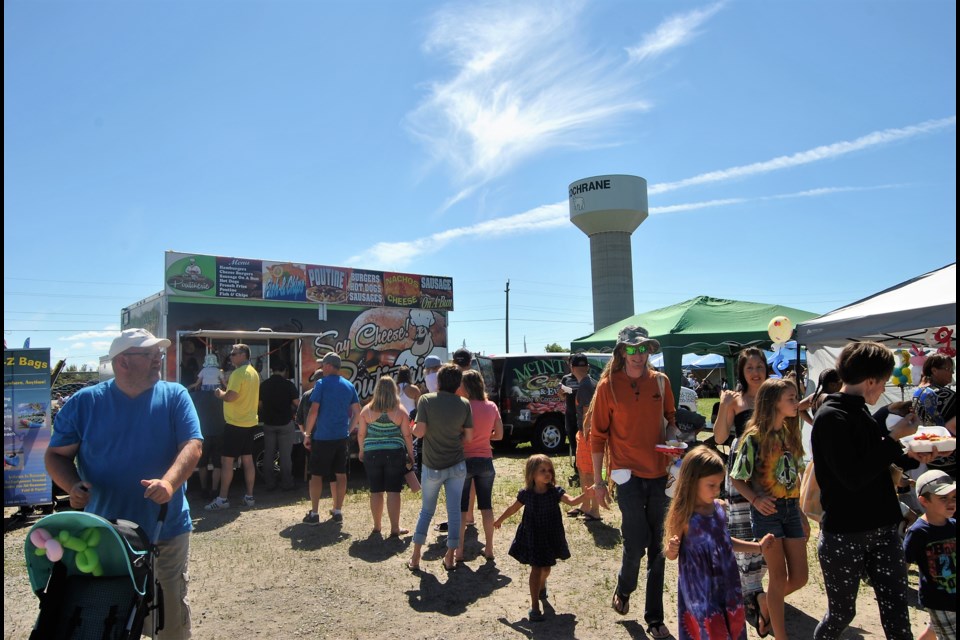 Crowd enjoys Cochrane's  Summerfest 2017