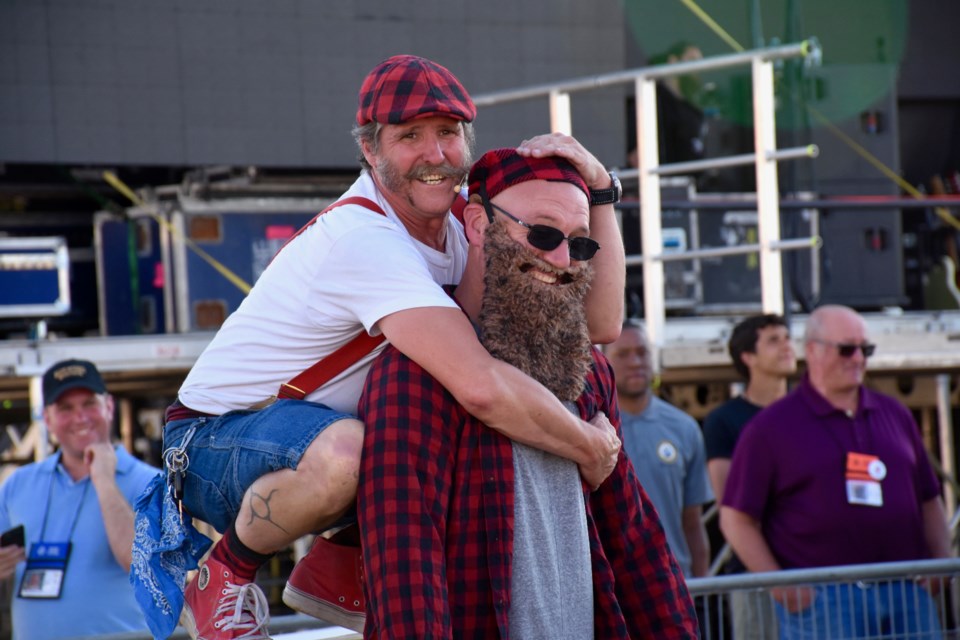 Buskers entertain the crowd between artists at the 2018 Stars and Thunder music festival.  Maija Hoggett/TimminsToday