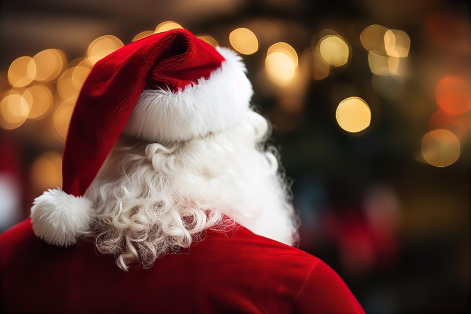 santa-adobestock_627460616