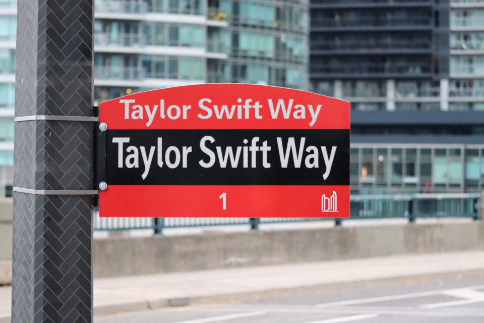 11-04-2024-cityunveilsfirstof22taylorswiftwaycermonialstreetsigns-af-07