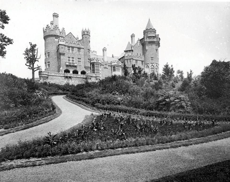 s0409_it0003-casa-loma-1