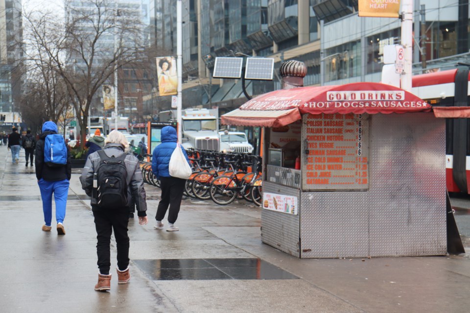 02-04-2025-torontostreethotdogspricey-af-05