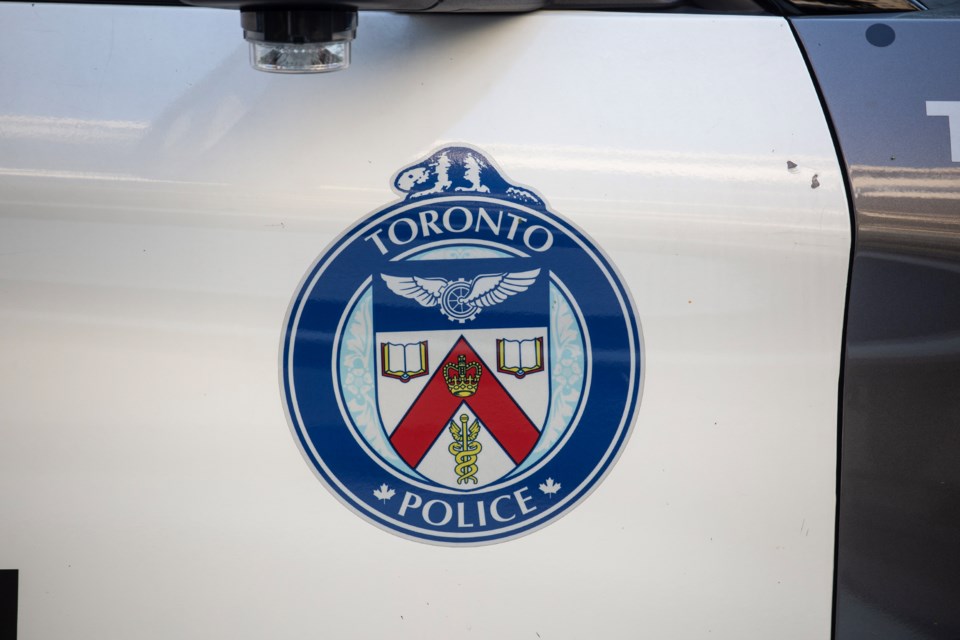 20240822torontopolicelogoka02