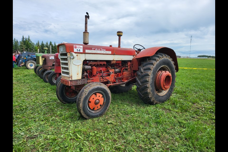 This International tractor says it at "1 inch at a time" at the Neerlandia Tractor Pull.