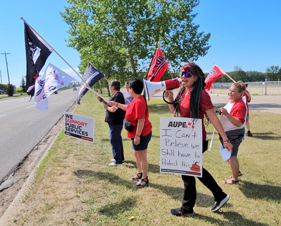 AUPE members hold “time for action” rallies in Westlock, Barrhead ...