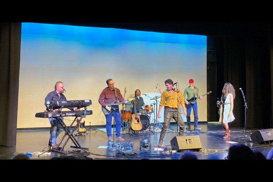 Tommy Charles dazzled the audience with his velvet-smooth voice singing country classics on Thursday Nov. 14. Photo by Jennifer Lechelt.