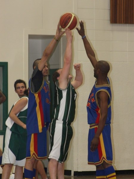 The Harlem Crowns brought their unique brand of basketball entertainment to Edwin Parr Composite last Thursday. EPC&#8217;s Jeremy Major is on the wrong end of a game of