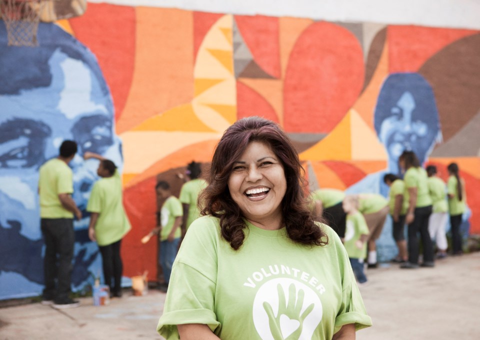 GettyImages-female volunteer