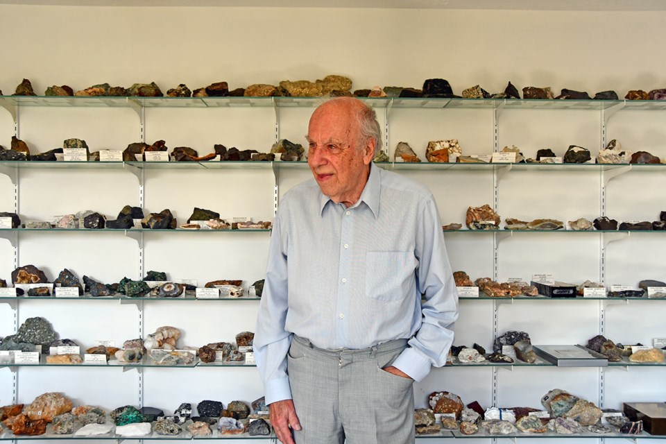 Hilmar Krocke with his wall rock collection, in alphabetically order.