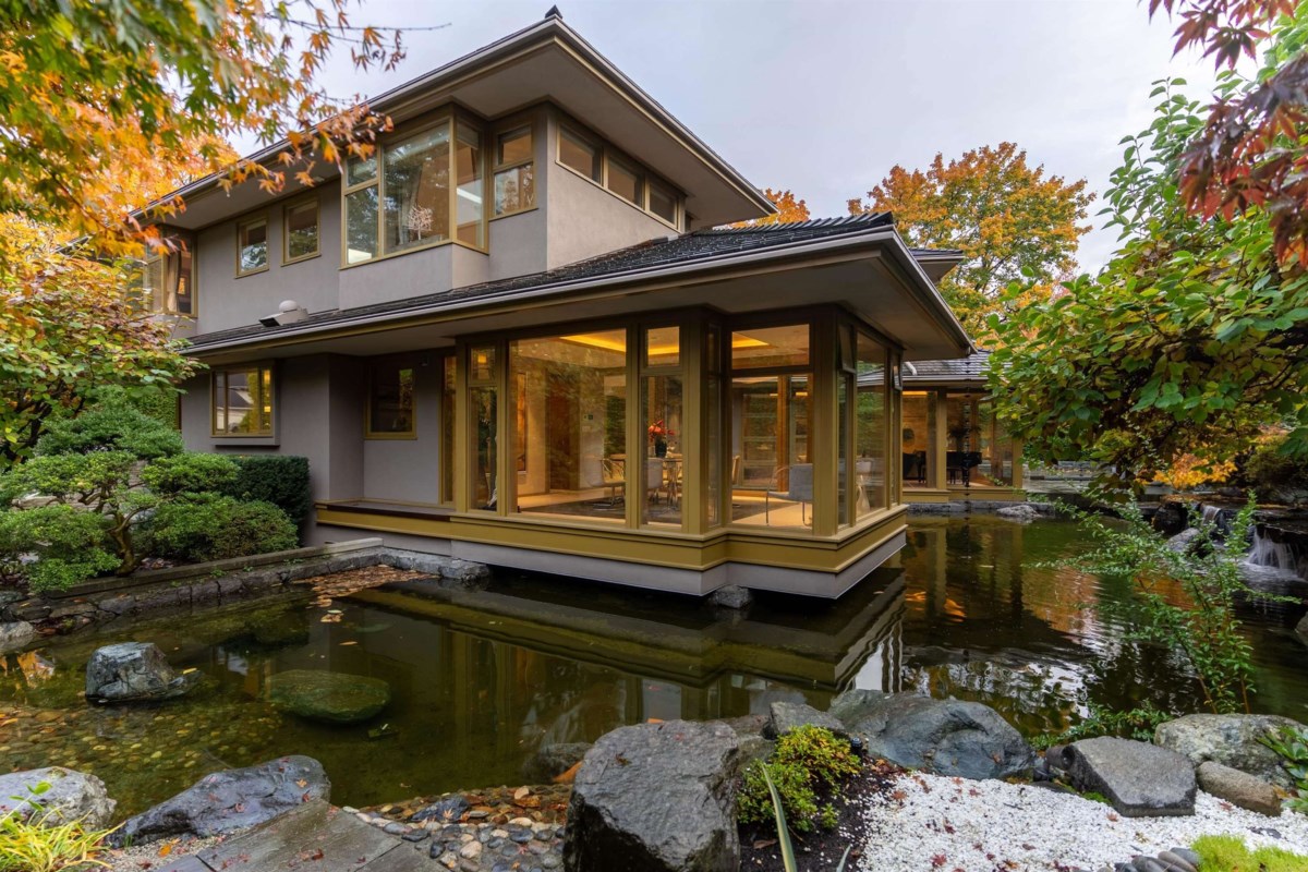 Check out this amazing house in Vancouver by James KM Cheng