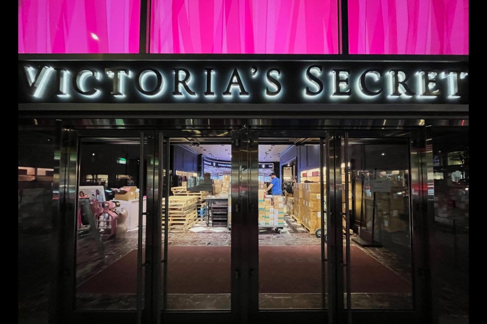 Downtown Montreal Victoria's Secret Is Having A Mega Up To 50% Off