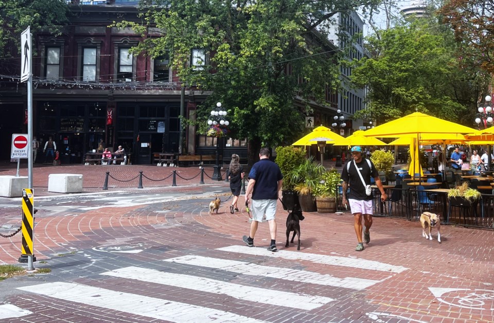 gastown-pedestrians