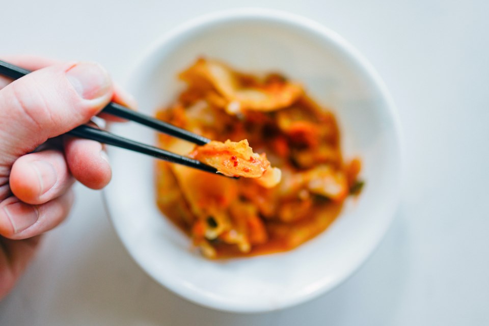 kimchi-chopsticks-korean-food