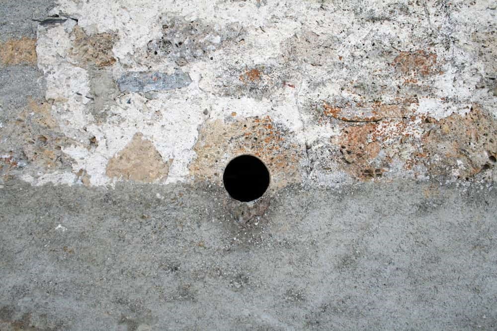 В стене дыра в дыре глаза. Out hole Wall. Hole in the Wall Xbox 360. Glory hole Gold frame.