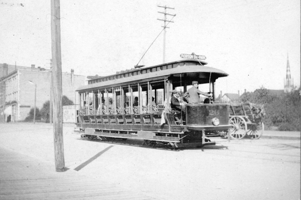 A street car at the intersection of Robson and Granville streets in 鶹ýӳin 1901.