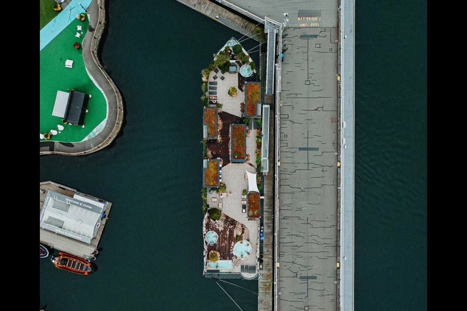 The Victoria Havn barge is located near the Empress Hotel. In Vancouver a location next to the Plaza of Nation has been proposed.