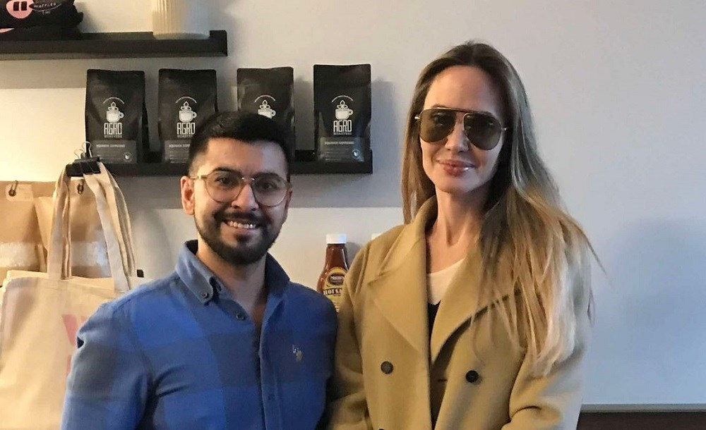 Angelina Jolie Visits Vancouver’s Nero Belgian Waffle Bar