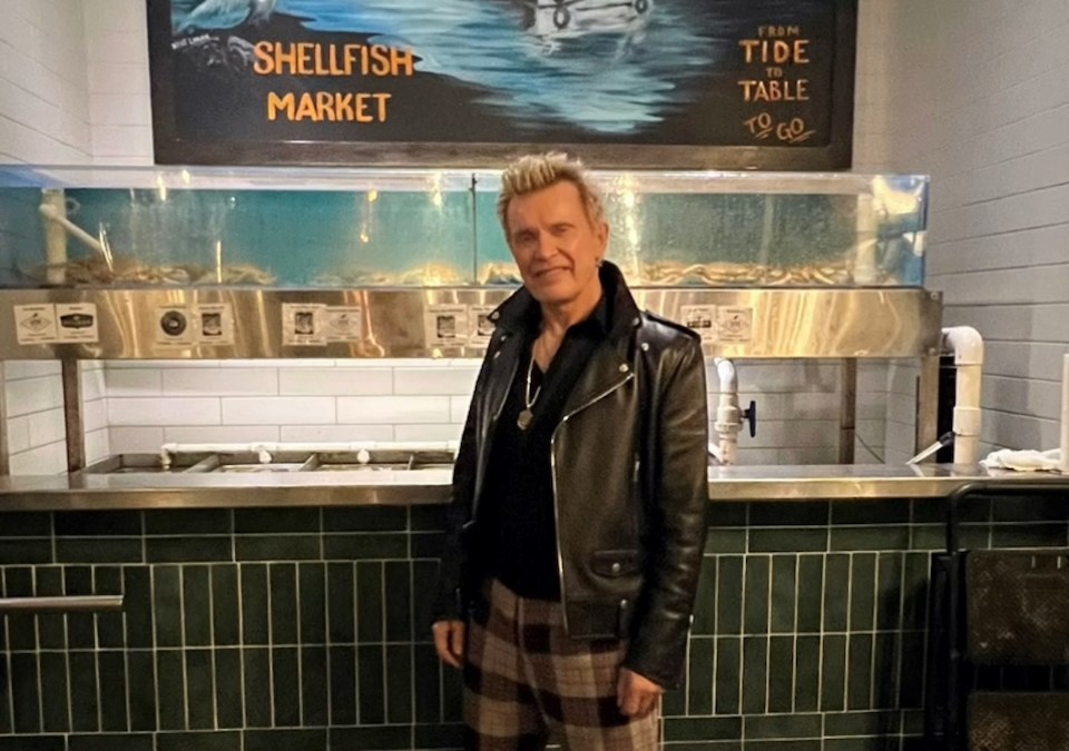 billy-idol-vancouver-fanny-bay-oyster-bar