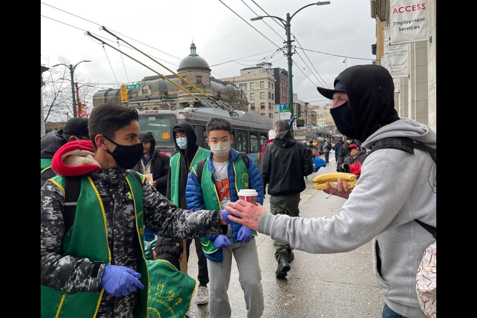 Project Hastings is a 鶹ýӳstudent-run non-profit organization that donates meals and care packages to unhoused residents in the Downtown Eastside. 