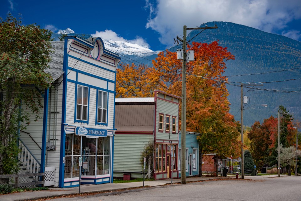 arrow-slocan-tourism-lauren-nd-downtown-fall