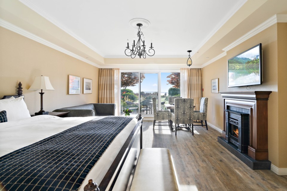 oak-bay-beach-hotel-boutique-suite