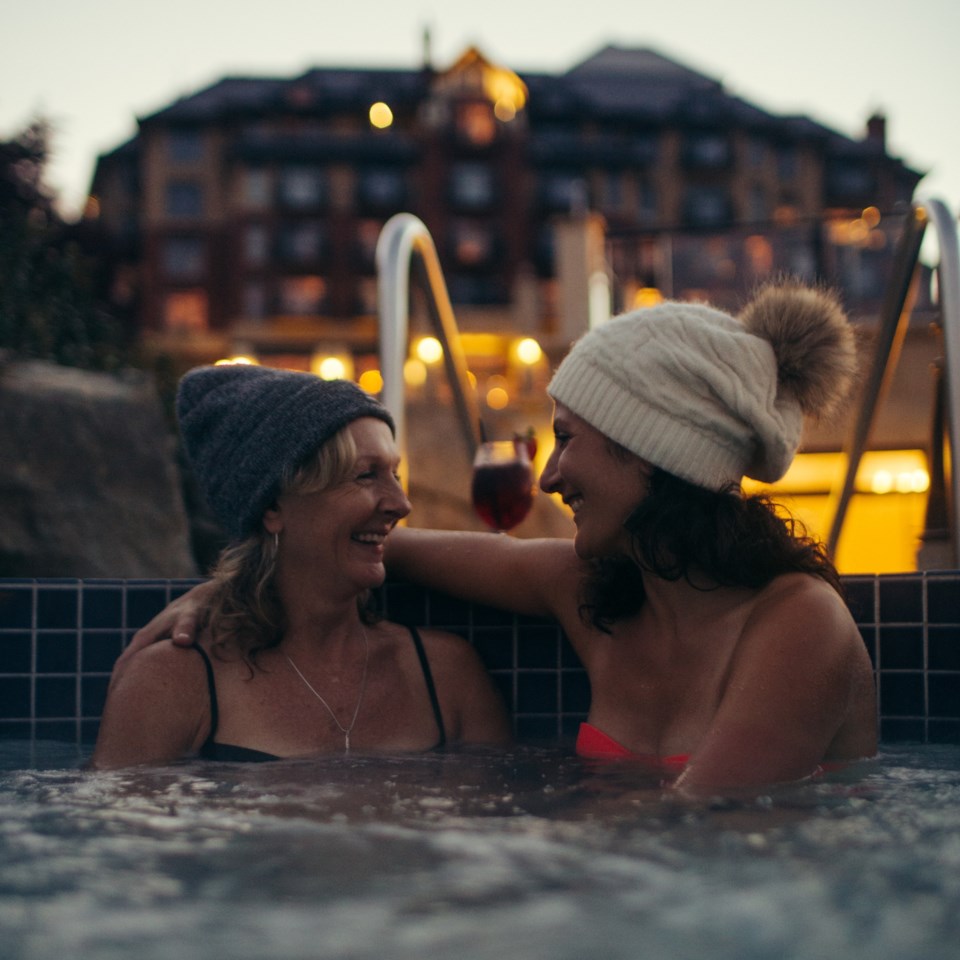 oak-bay-beach-hotel-pool-1