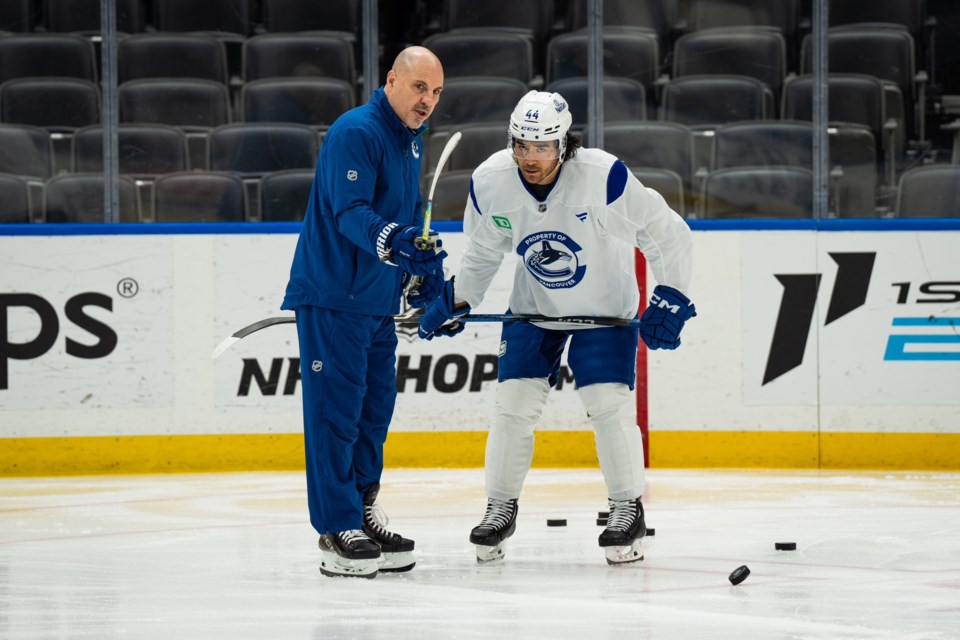 sherwood-tocchet-morning-skate-canucks-twitter