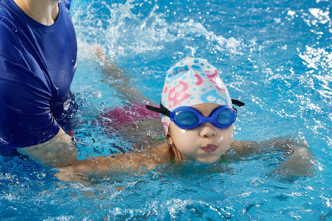Frustrated Vancouver parents still struggle to find swim lessons for their kids