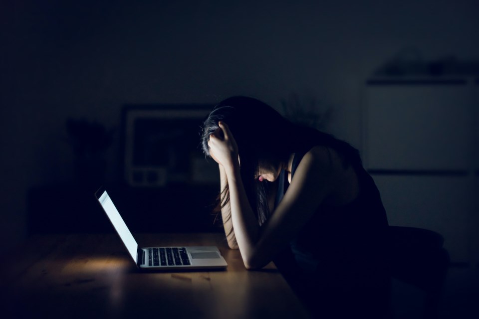 woman-laptop-alone-dark-stress