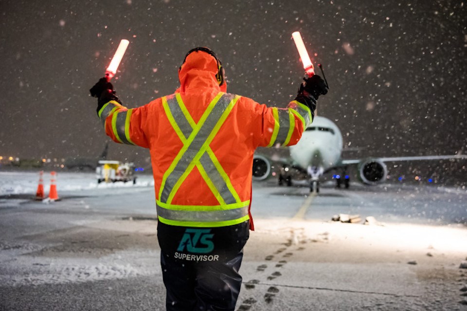 vancouver-flights-vancouver-weather-snowstorm-yvr-prepares-2025