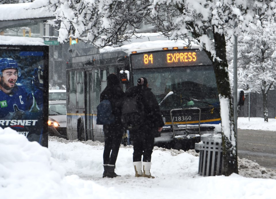 vancouver-bus-in-snow