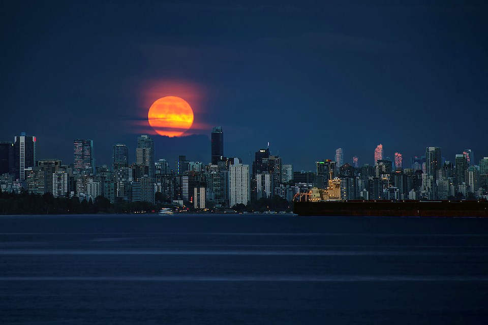 vancouver-weather-supermoons-full-moons-2025