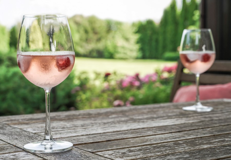 wine-glasses-table-outdoors