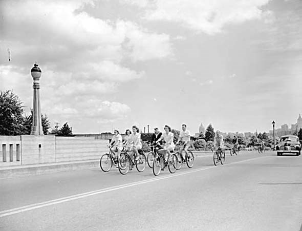 1943 - The Canadian Youth Hostel bike hike coasts through Stanley Park.