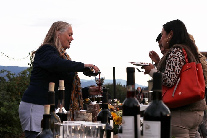  Debbie Etsell pours some Singletree wine. Jan Zeschky photo