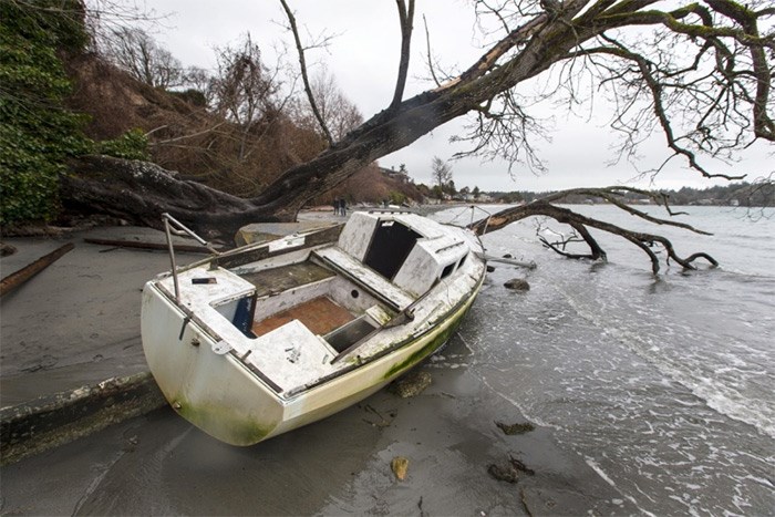 abandoned-boat