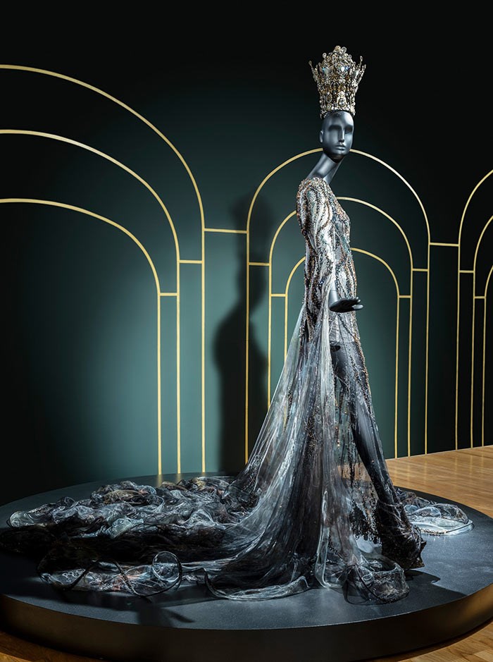 Rihanna Met Gala Dress: Who Is Guo Pei?