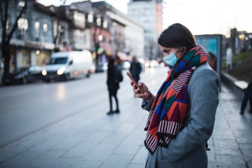 woman-wears-mask-in-public