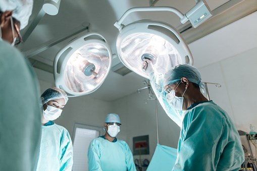 surgeons gettyimages-1094389152-170667a