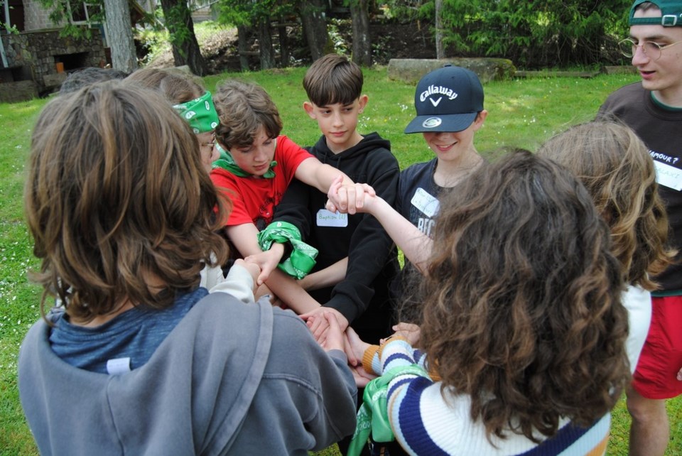 le-conseil-scolaire-francophone-de-la-bc-vtc-hands-in