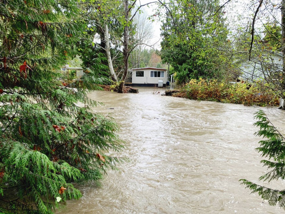 web1_french-creek-neighbouring-house