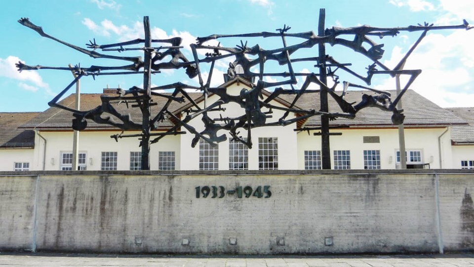 web1_copy_article-germany-dachau-sculpture