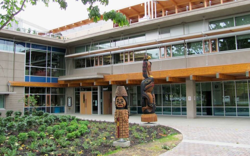 web1_viu-cowichan-campus-entrance_0