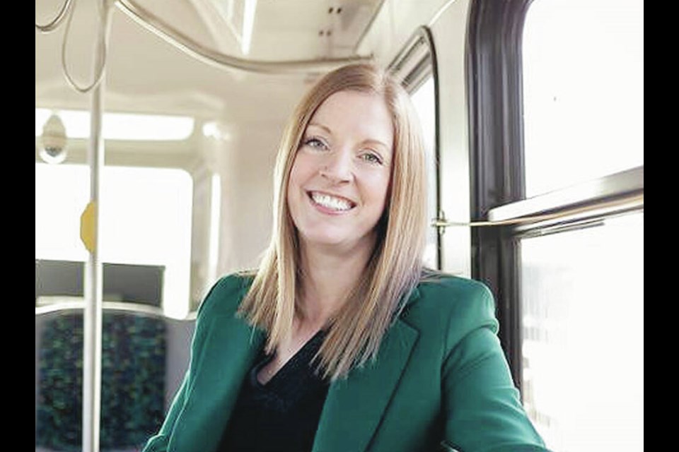 saʴý Transit chief executive Erinn Pinkerton received the Greater Victoria Chamber of Commerce’s Award of Distinction. VIA saʴý TRANSIT 