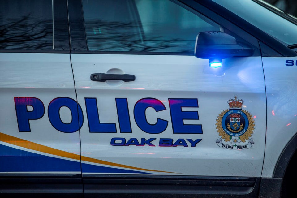 web1_vka-oakbaypolice-12071